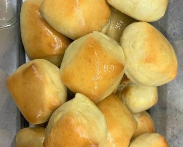 Texas Roadhouseâ€™s Rolls with Honey Cinnamon Butter