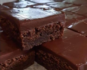 Lunchroom Ladies Brownies-50 year old recipe!