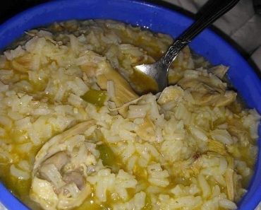 Boil chicken in rice