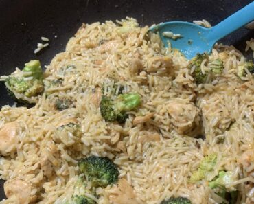 EASY cheesy chicken, broccoli, & rice