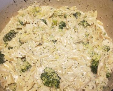 One Pot Creamy Broccoli and Parmesan Noodles