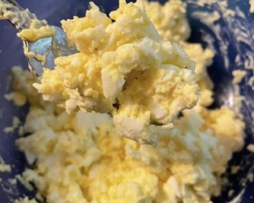 Warm Buttered Egg Mash Breakfast