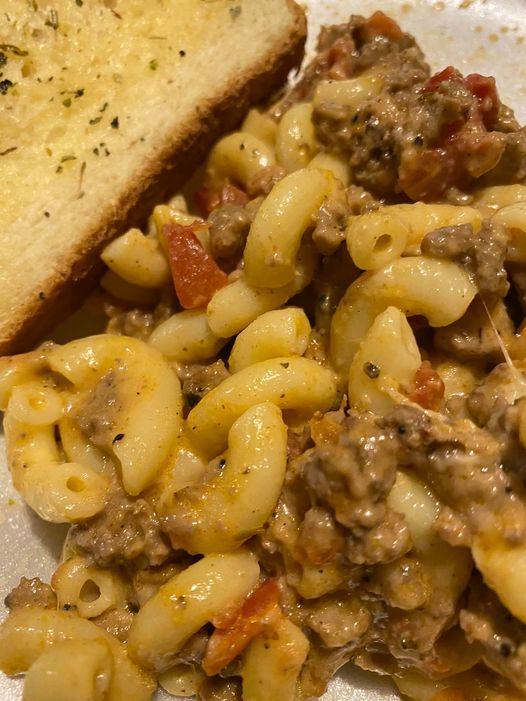 👉Creamy Rotel Hamburger Pasta – Recipes on a Budget