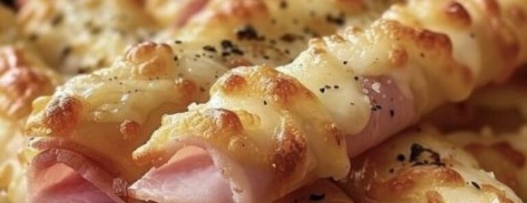 👉Crescent Rolls Filled with Ham and Melted Cheese