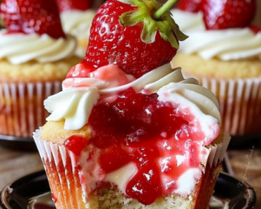 👉Strawberry Cheesecake Cupcakes