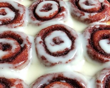 👉Red Velvet Cinnamon Rolls