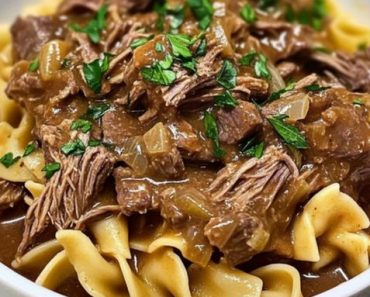 👉Crockpot Mississippi Beef