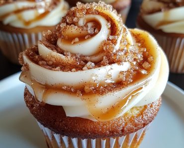 👉Apple Cinnamon Roll Cupcakes