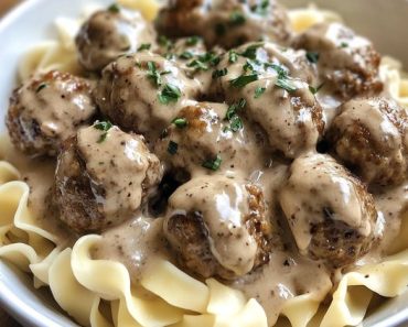 👉Slow Cooker Swedish Meatballs