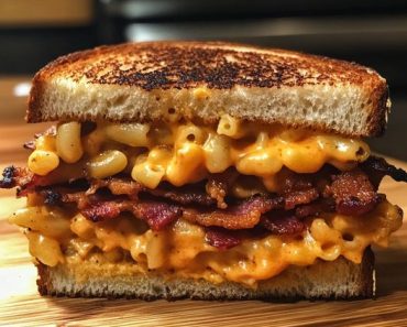 👉Mac ‘n’ Cheese Bacon Patty Melt