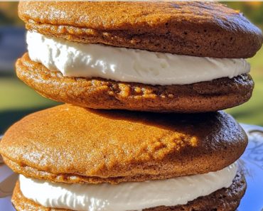 👉Pumpkin Whoopie Pies