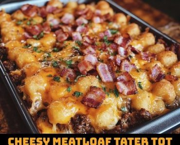 👉Cheesy Meatloaf Tater Tot Casserole with Bacon