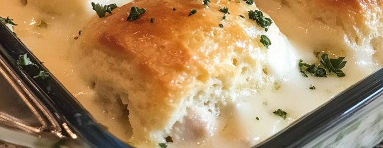 👉Creamy Chicken Alfredo Biscuit Casserole