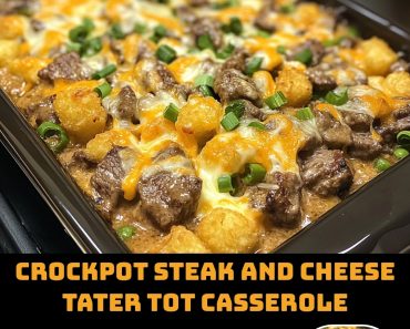 👉CROCKPOT STEAK AND CHEESE TATER TOT CASSEROLE