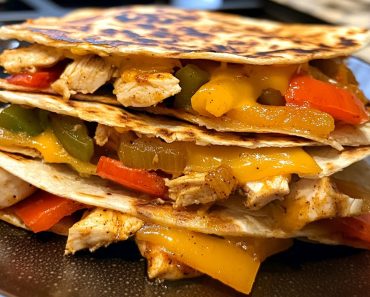 👉Cheesy Fajita Chicken Quesadillas