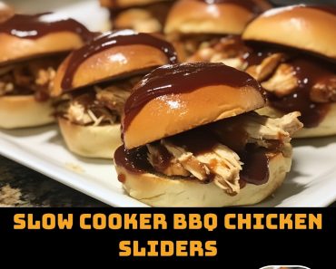 👉Slow Cooker BBQChickensliders